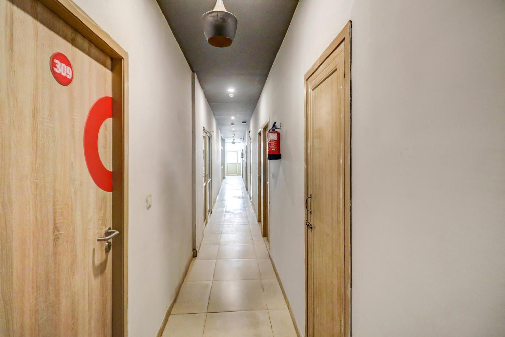 Hotel O Jps Grand Hotel Nowe Delhi Zewnętrze zdjęcie